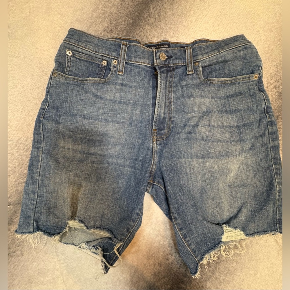 (B4) Lucky Brand Medium Wash Distressed Athletic Straight Short Denim Shorts 34